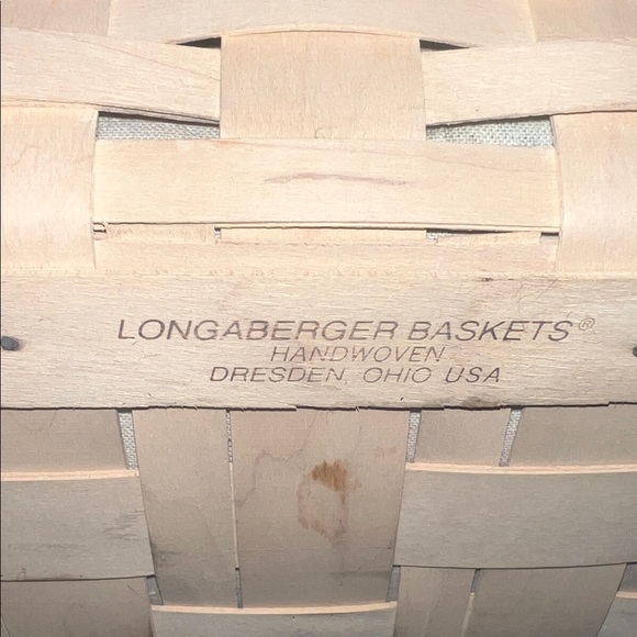 Longaberger basket with liner, plastic, and handles - Picture 5 of 8